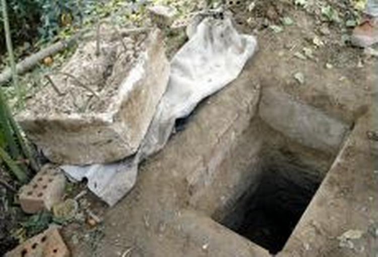 Det var i hullet her, at amerikanske soldater lørdag aften fandt Saddam Hussein. - Foto: AP 