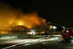 MUSEUMSBRAND. 13 slukningskøretøjer fra store dele af Nordjylland blev i aftes sendt til Nordsømuseet i Hirtshals.   Foto Ole Kjær 