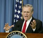 'Han bliver behandlet som en krigsfange, selv om han endnu ikke formelt er registreret som sådan', siger Donald Rumsfeld. - Foto: AP 