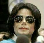 Michael Jackson var ikke til stede, da anklagerne blev læst op. - Foto: AP 