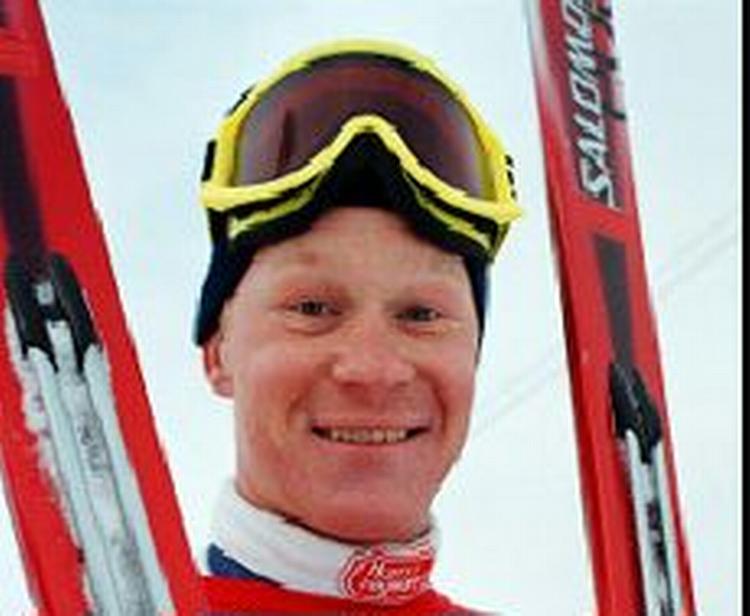 Johnny Albertsens ski blev ødelagt ved styrtet. - Arkivfoto: Claus Bonnerup 