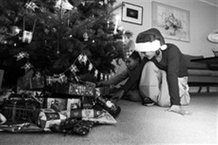 Politiken kan fortælle, hvad far og mor har planer om at lægge under juletræet.   Arkivfoto: Søren Jensen 