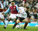 Aston Villas Vassell (rødblå) havde ikke scoret på hjemmebane siden nytårsdag i ligaen. Søndag gik han grassat og scorede to gange. - Foto: AP 