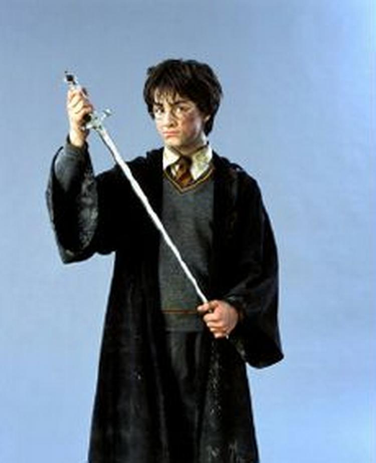 Daniel Radcliffe, drengen, der <i>er</i> Harry Potter, skal efter planen spille figuren i et planlagt fjerde filmet epos om troldmandslærlingen. - PR-Foto 