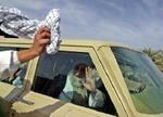 »Vi deler jeres sorg, de omkomne er vores børn«, siger ayatollah Ali Khamenei, der her ankommer til Bam. - Foto: AP 
