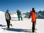 Holdet af israelske og palæstinensiske fredsaktivister har ligget i træningslejr i Chamonix i Frankrig. Snart går det løs under barskere vilkår på Antarktis.   Foto: Polfoto 