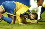 Martin Retov, her i knæ, venter på at skrive ny kontrakt med Brøndby. - Foto: Martin Zakora 