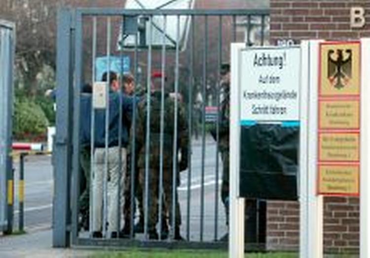 De tyske myndigheder opretholder afspærringen af området, til trods for at de indtil videre intet mistænkeligt har fundet. - Foto: AP 