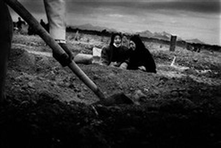 Der tales nu om 60.000 dræbte i området, hvor der før katastrofen boede 250.000 mennesker. - Foto: Jan Grarup 