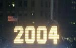 På Times Square i New York festede storbyens indbyggere trods det forhøjede beredskab. - Foto: AP 