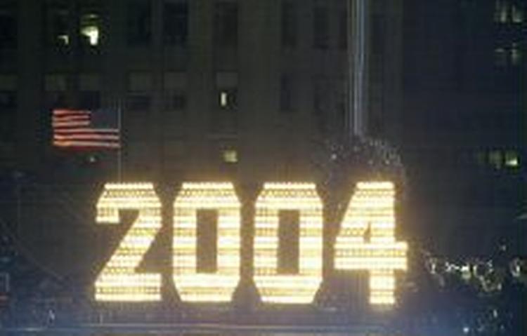 På Times Square i New York festede storbyens indbyggere trods det forhøjede beredskab. - Foto: AP 
