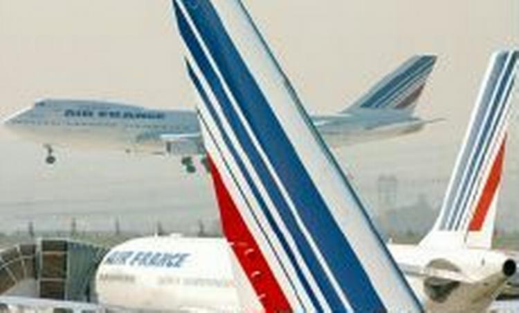 Før jul blev seks Air France-fly fra Paris til Los Angeles aflyst, fordi det amerikanske forbundspoliti FBI mente, at der var formodede terrorister om bord. - Foto: AP 