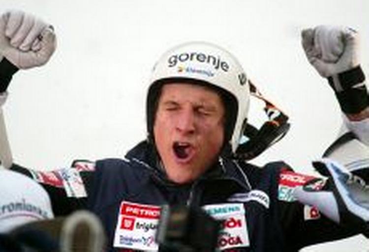 I stedet for norske Sigurd blev det denne herre, sloveneren Peter Zonta, der hoppede længest i Innsbruck. - Foto: AP 