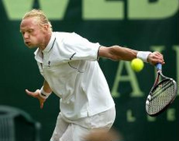 Kenneth Carlsen tabte 2-6 2-6 til den stærke spanier Robredo. - Foto: AP 