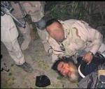Billedet på den amerikanske militærhjemmeside antyder, at tilfangetagelsen af Saddam Hussein var mere dramatisk end antaget. - Foto: Skærmdump fra military.com 