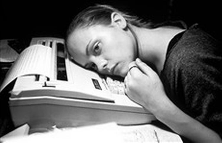 Hovedpersonen Lizzie, spillet for fuld damp af Christina Ricci, stiller nærmest i forbifarten et centralt spørgsmål. Er det godt at få det bedre, hvis man ikke kan kende den, man bliver forvandlet til? - PR-foto. 
