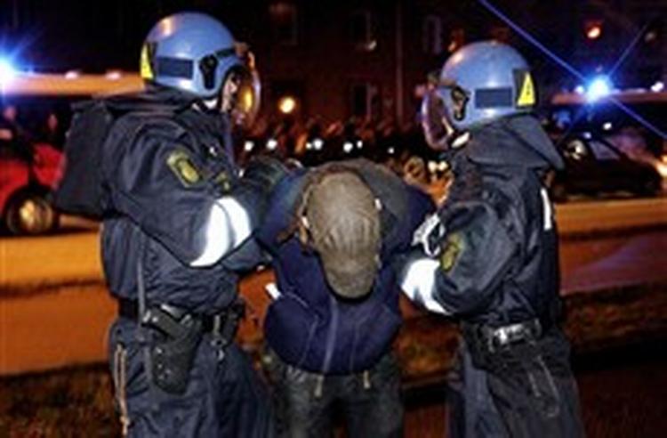 Med over 200 betjente på gaden udviste politiet i går »Show of Force«   en demonstration af styrke.   Foto: Pelle Rink 