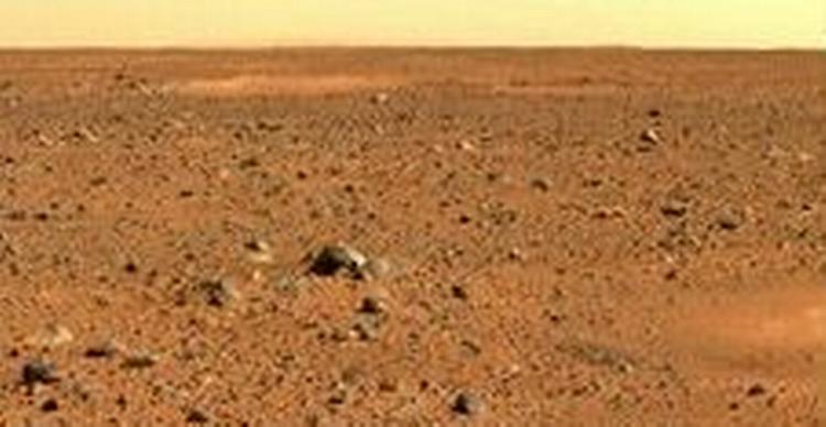 Et af de første fotos fra den amerikanske rumrobot Spirit, som har skabt opmærksomhed om fremtidens ambitioner for USA s rumprogram NASA.   Foto: NASA/AP 