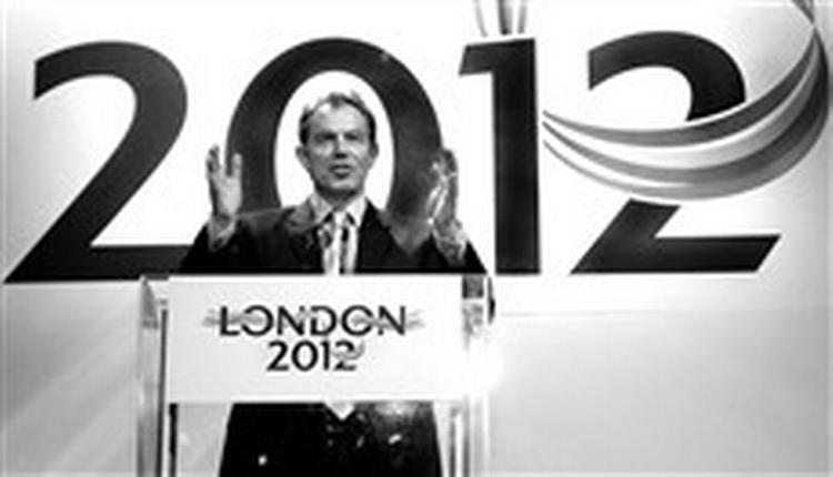 Storbritanniens premierminister, Tony Blair, talte fredag i Royal Opera House ved offentliggørelsen af Londons bud på OL-værtskabet. - Foto: AP 