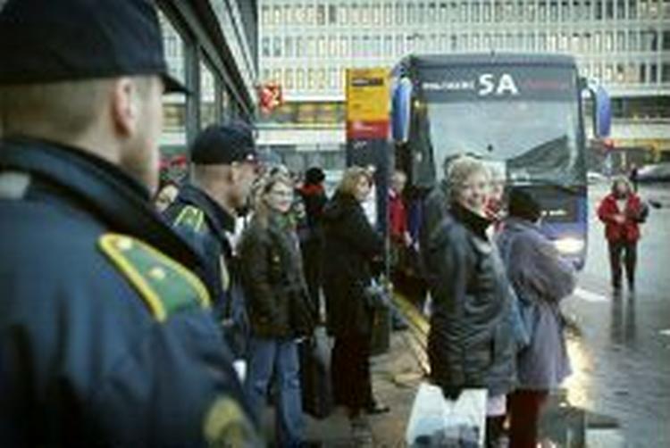 Politikens gratisbusser blev stoppet af politiet. - Foto: Morten Langkilde 