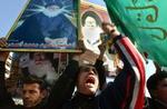 Shiamuslimer med portræt af deres religiøse leder al-Sadr. - Foto: AP 