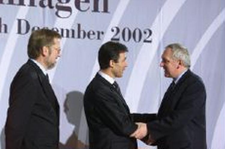 DR fulgte Anders Fogh under EU- topmødet i december 2002, men aner ikke, hvordan de bortcensurede klip er sluppet ud. - Foto: Jens Dresling 