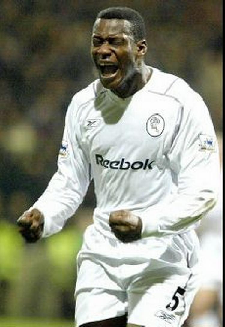 Bruno N'Gotty scorde for Bolton mod Thomas Sørensen og Aston Villa. - Foto: AP 