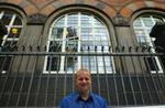 Martin Geertsen foran Rådhuset
