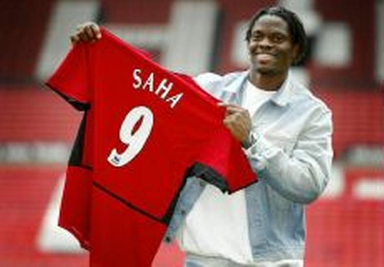 Louis Saha har overtaget Andy Coles trøje med ni-tallet på ryggen. - Foto: AP 