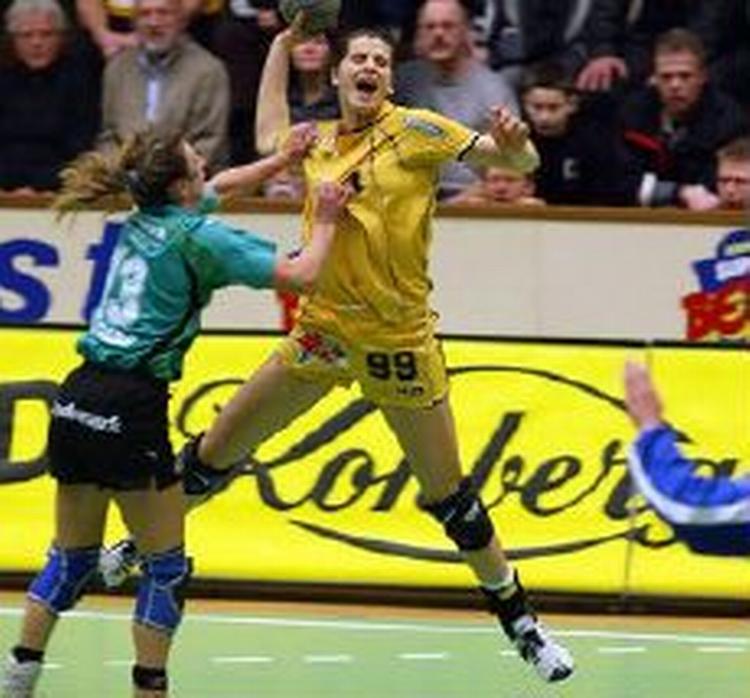 Her Paunica i aktionf for Ikast i en kamp mod Viborg. - Foto: Andreas Szlavik 