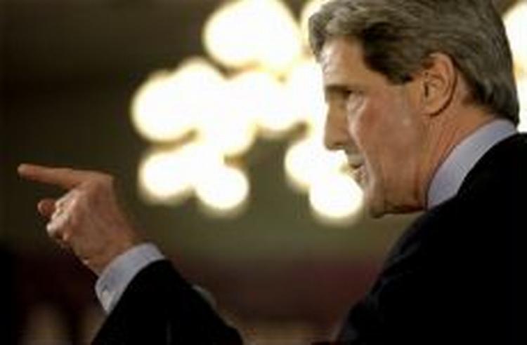 'Vi blev vildledt - ikke kun i forbindelse med efterretningerne men også på den måde, præsidenten førte os i krig på', siger John Kerry. - Foto: AP 