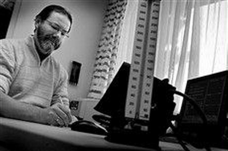 Henrik Mærkedahl, læge i Greve, får masser af tilbud fra lægemiddelindustrien. Han afviser de fleste.   Foto: Jan Grarup 