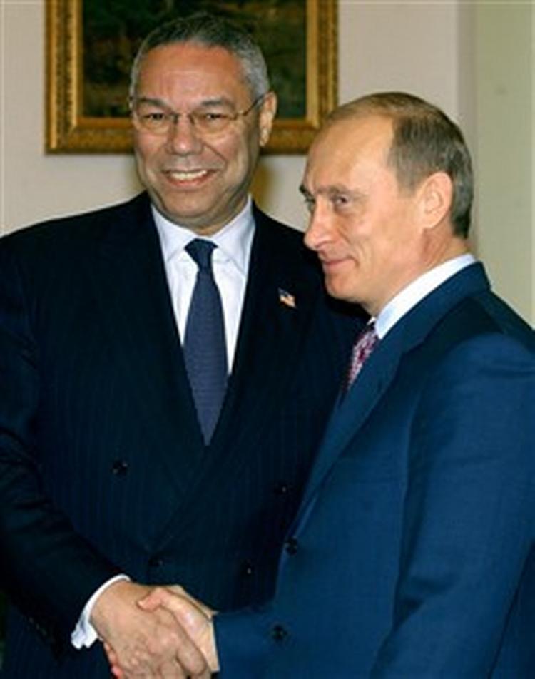 Powell og Putin mødtes mandag. - Foto: AP 