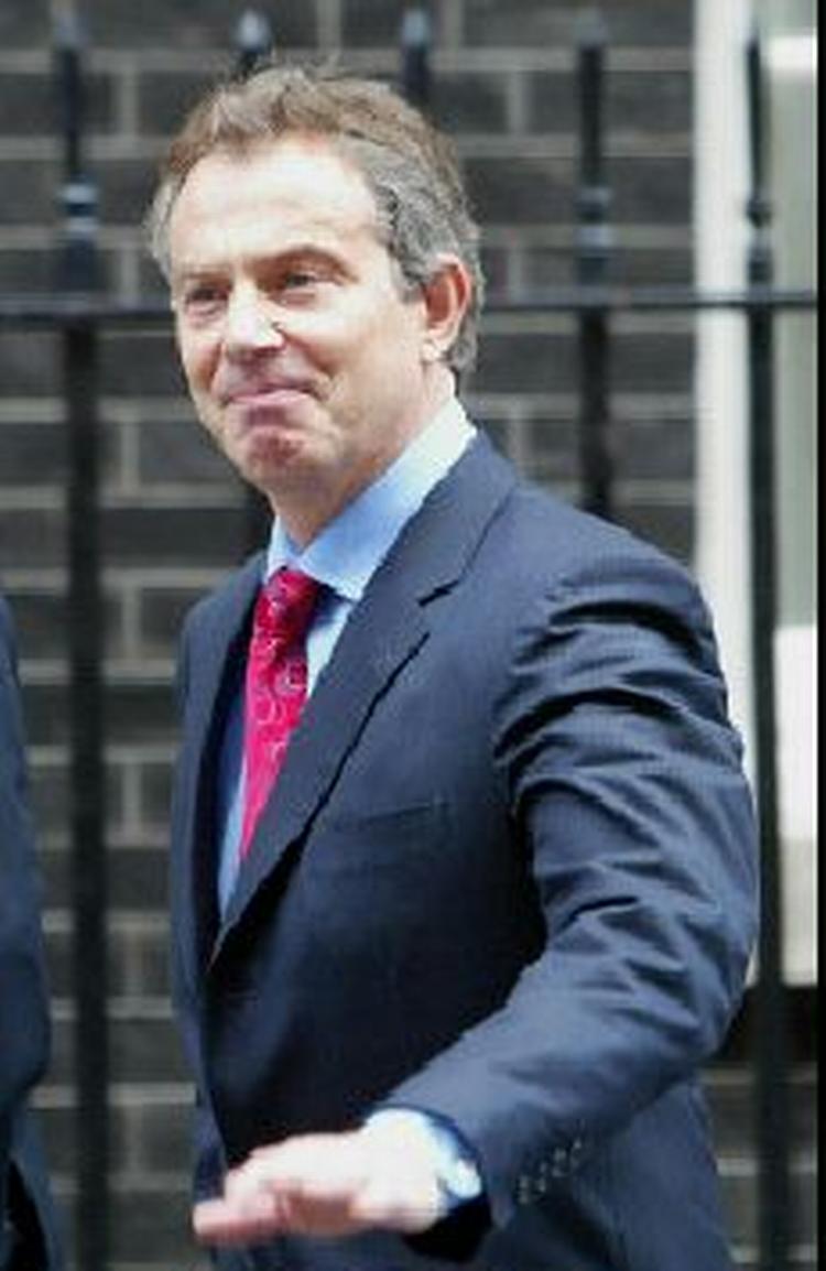 Blair har modtaget et eksemplar af Hutton-rapporten. - Foto: AP 