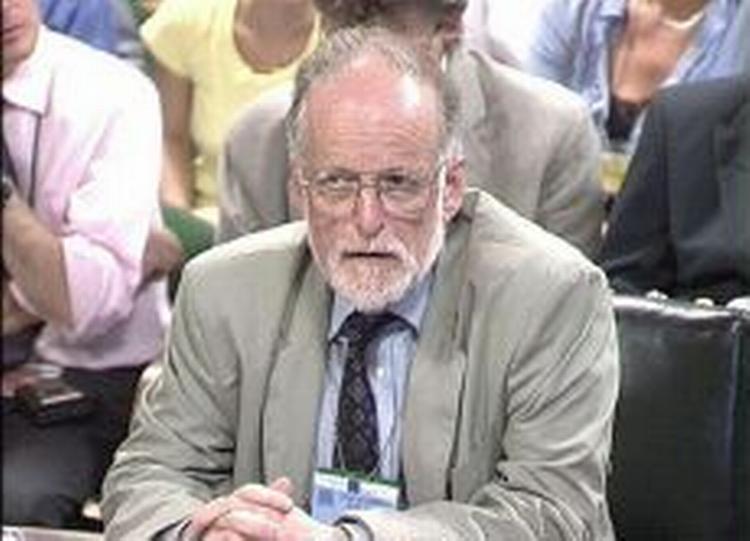Våbeneksperten David Kelly begik selvmord få dage efter, at han var blevet afsløret som BBC's hemmelige kilde i en sag om, at regeringen pumpede efterretningerne fra Irak. - Arkivfoto: AP 