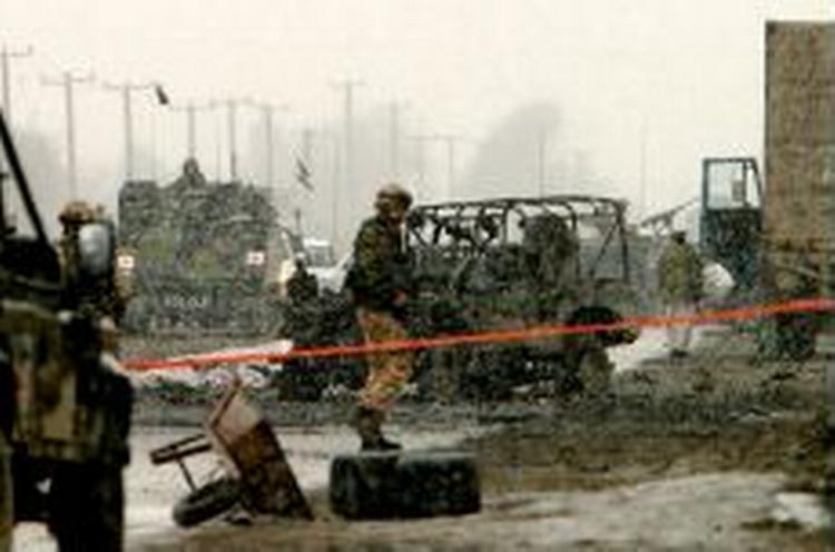 En britisk soldat blev dræbt og tre såret ved selvmordsangrebet, der skete ikke langt fra det sted i Kabul, hvor fire tyske soldater blev dræbt ved et lignende angreb i juni. - Foto: AP 