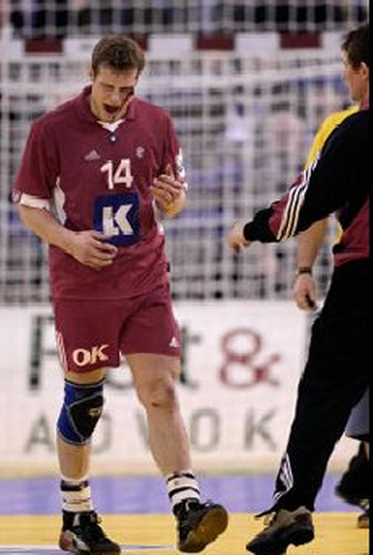 Michael Knudsen flækkede et øjenbryn, og Danmark tabte semifinalen til Tyskland. - Foto: Peter Hove Olesen 
