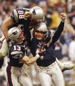 New Englands Adam Vinatieri scorer det afgørende mål. - Foto: AP 