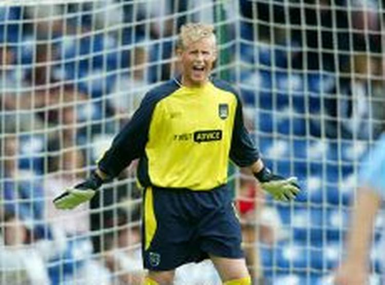Sky Sports rapporterer, at Kasper Schmeichel er ude i mindst seks uger. - Foto: AP 