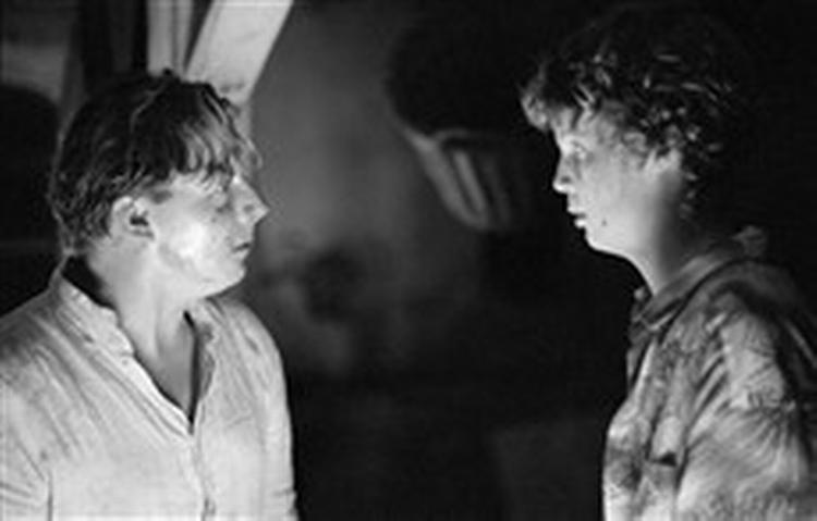 Forbier. Anders W. Berthelsen overspilller sin underspillede psykopatrolle, men ellers er skuespillet godt i 'Tæl til 100'. Men hvem henvender den sig til? - PR-foto: Nordisk Film 