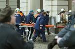 Over 100 ambulancer, mange læger og redningsfolk blev straks sendt til eksplosionsstedet. - Foto: AP 