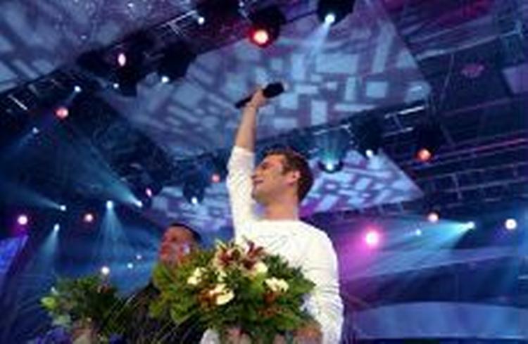 Tomas Thordarson vandt det danske Melodi Grand Prix 2004 med sin sang nr. 10, 'Sig det' løgn'. - Foto: Rasmus Baaner 