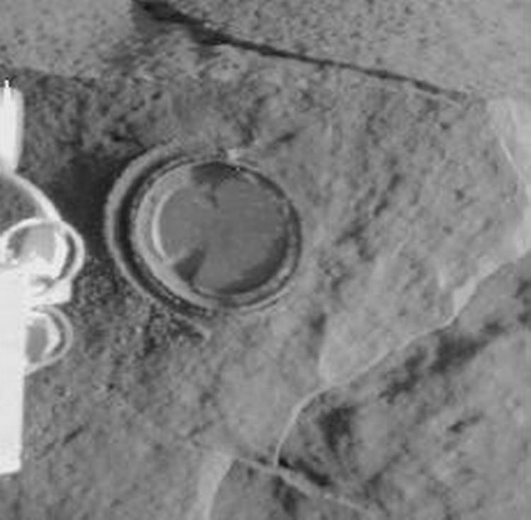 Verdenshistoriens første borehul på Mars. - Foto: AP 