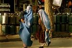 Mange kvinder i Afghanistan vælger stadig at gå med burka. - Foto: Marie Andergren 