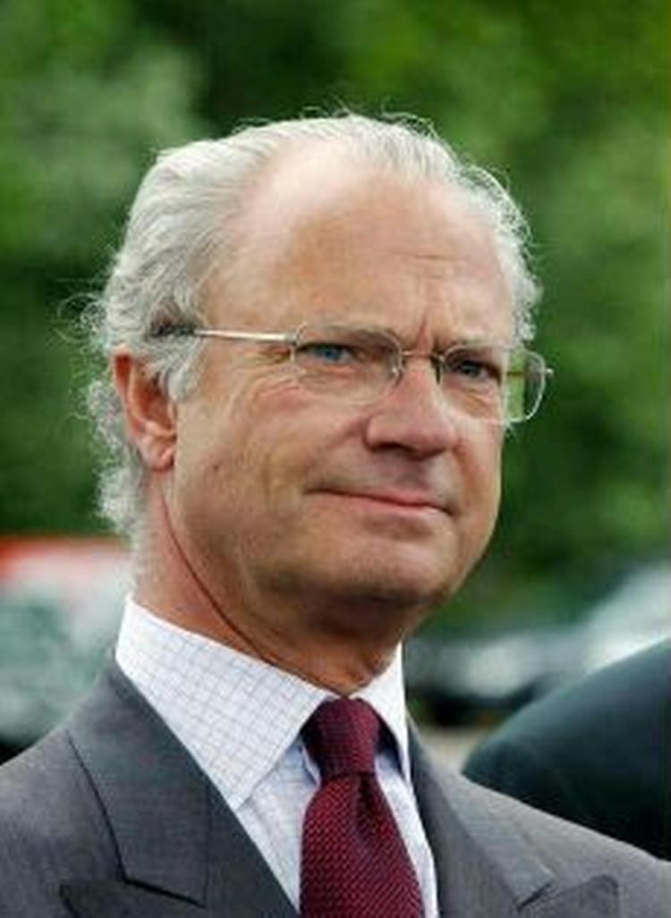 Den svenske konge, Carl Gustaf, roser sin kollega i Brunei. - Foto: AP 