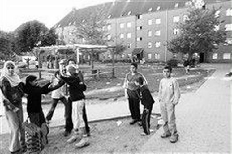 Mjølnerparken på Nørrebro i København er nogle af de almene boliger, der kan sættes til salg, hvis lovforslaget føres ud i livet.   Foto: Gert Jensen 