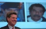 Den amerikanske leder i Irak, Paul Bremer, kunne stolt annoncere tilfangetagelsen af Saddam Hussein 13. december. Siden har offentligheden ikke hørt eller set nyt fra den tidligere irakiske leder. - Arkivfoto: AP 