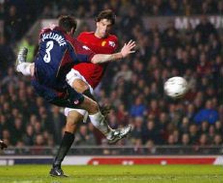 Ruud van Nistelrooy gjorde sin pligt og scorede et enkelt mål. Det var bare ikke nok. - Foto: AP 
