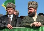 Selimkhan Jandarbijev (th.) sammen med Maskhadov. - Arkivfoto: AP 