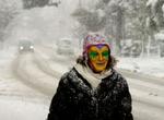 Snevejret i Athen faldt sammen med karnevallet. - Foto: AP 